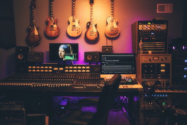 The Art Of Collaboration In Music Production: Working With Ad Agencies And Clients by Rabbeats
